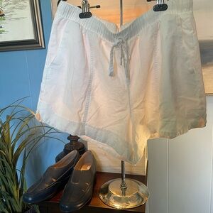 Universal Thread Women's High Waist Cream Shorts